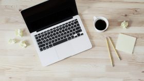 Les bases pour passer son code de la route en ligne.